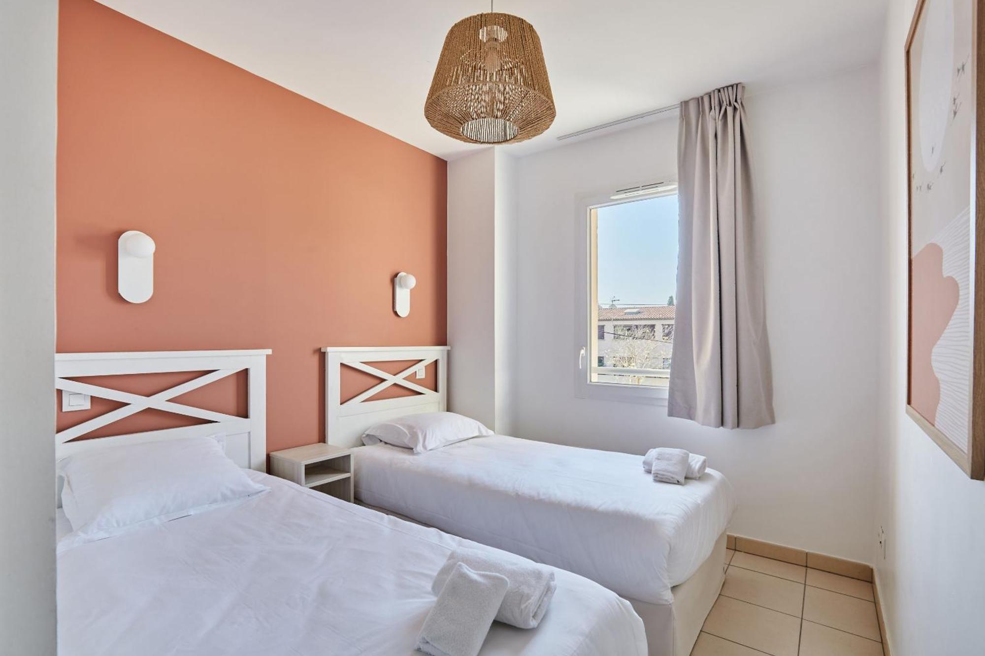 Residence Odalys Le Mas Des Flamants Aigues-Mortes Bagian luar foto